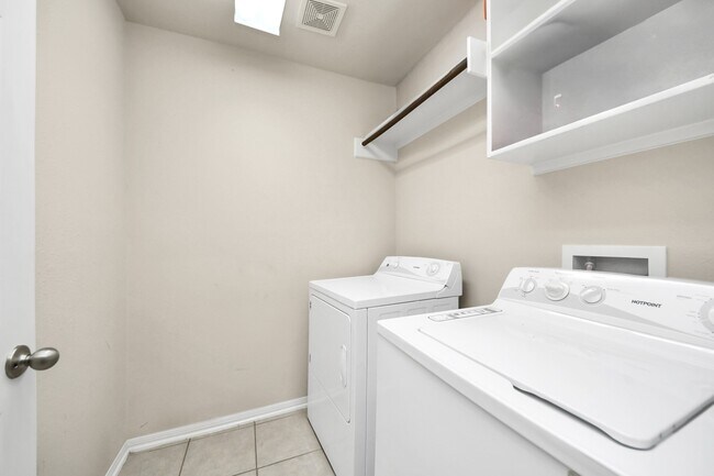 Building Photo - 8614 Riverbend Canyon Ln
