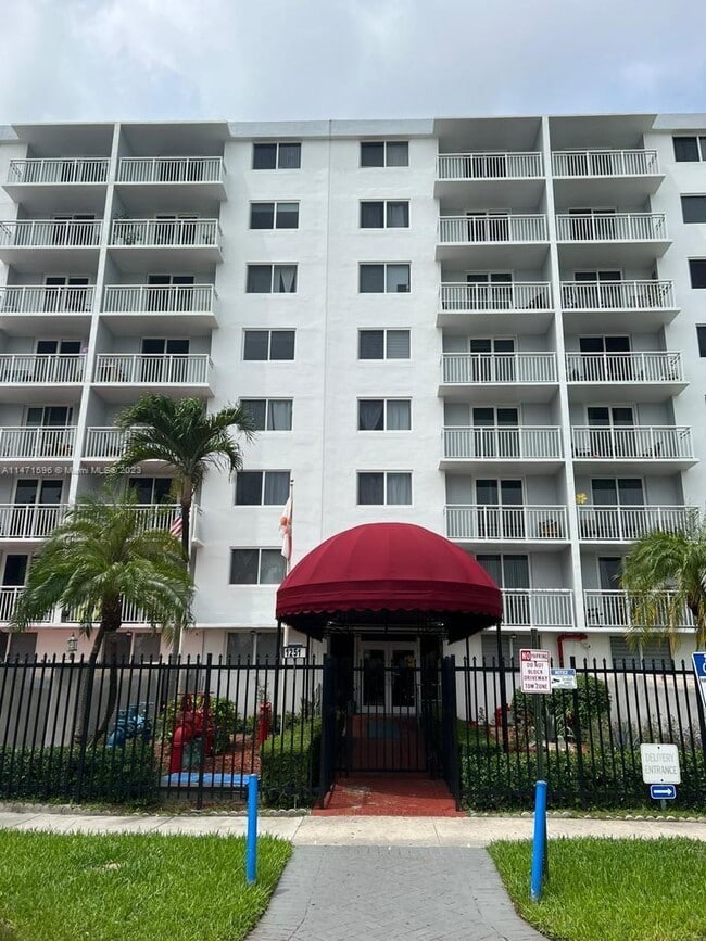 Building Photo - 1251 NE 108th St