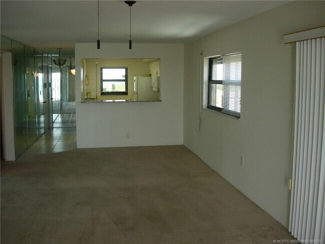 Building Photo - 7410 S Ocean Dr