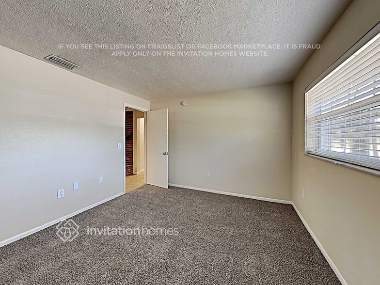 Building Photo - 1895 Almeria Way S