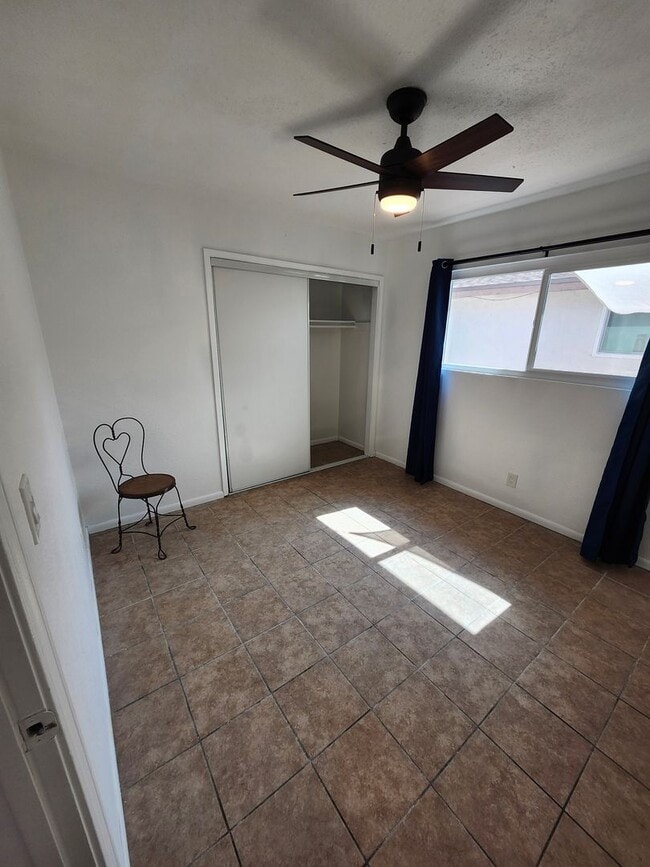 Building Photo - M-Muir Ave (triplex)