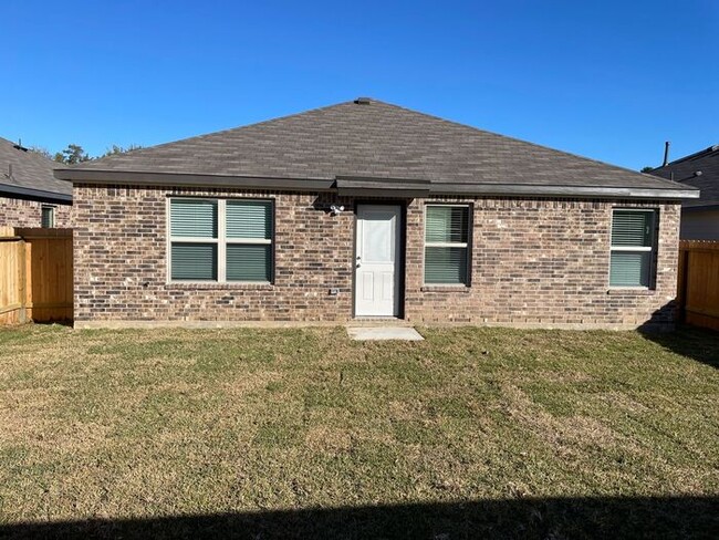 Building Photo - Three Bedroom | Two Bathroom Home in Rose ...