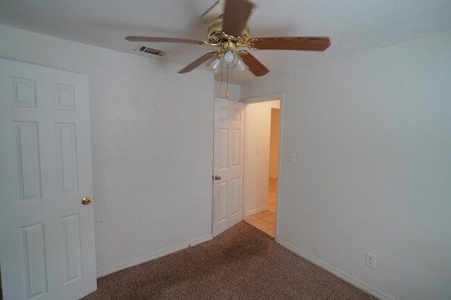 Building Photo - 702 Nassau St