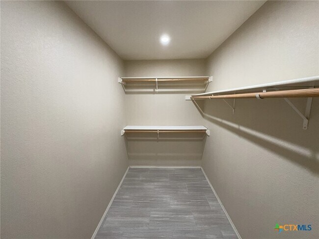 Building Photo - 2611 Littlewood Dr