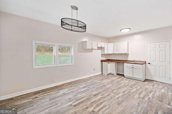 Building Photo - 125 Roosevelt St