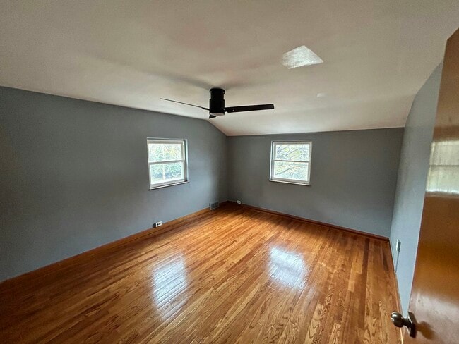 Building Photo - 1718 McNary Blvd