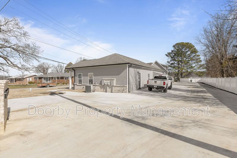 Building Photo - 24 Alden Ln