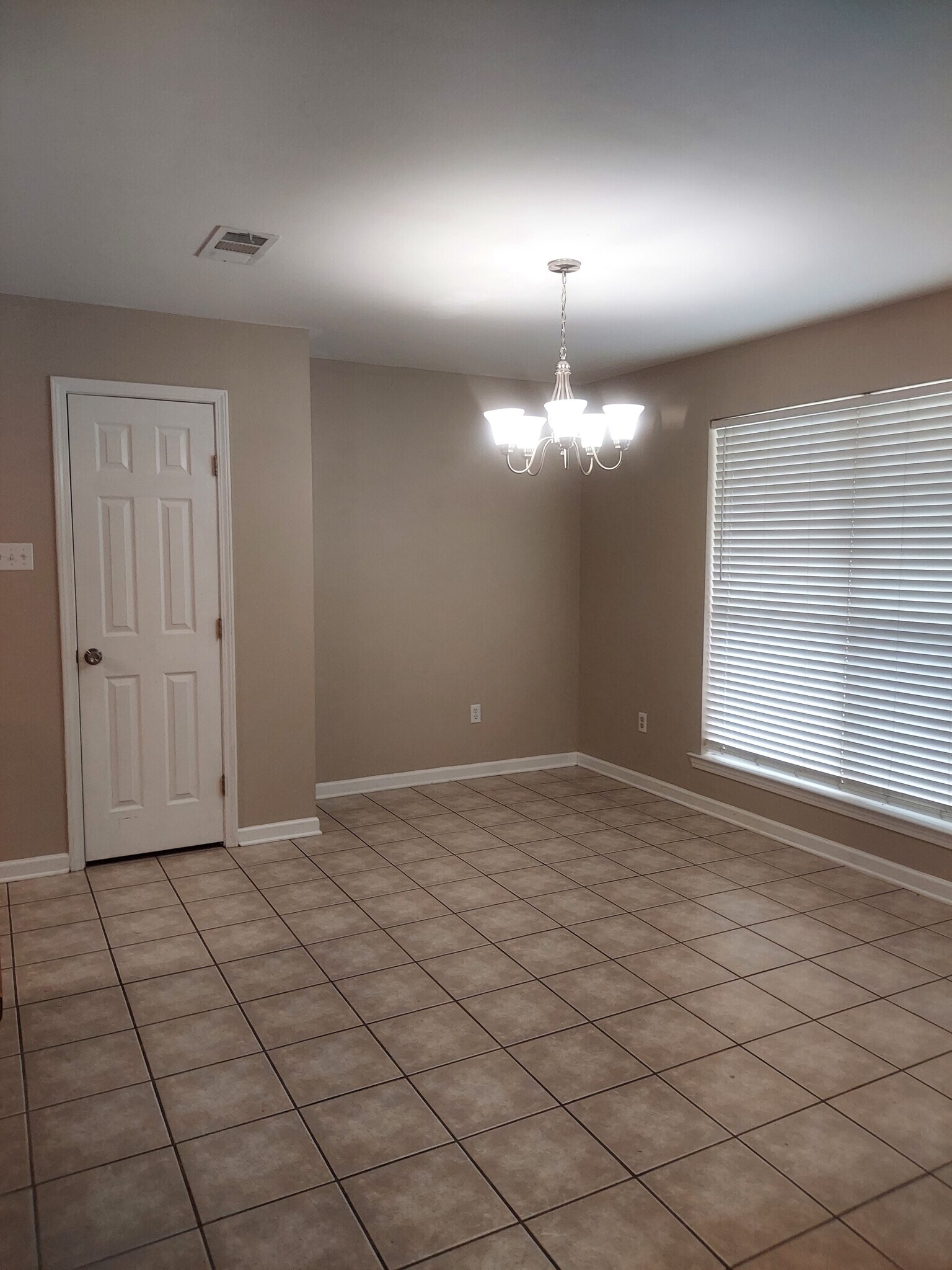 Dining room - 36044 Raleigh Dr