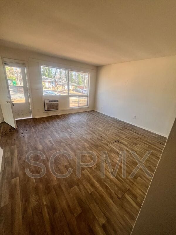 Building Photo - 532 Camrose Dr