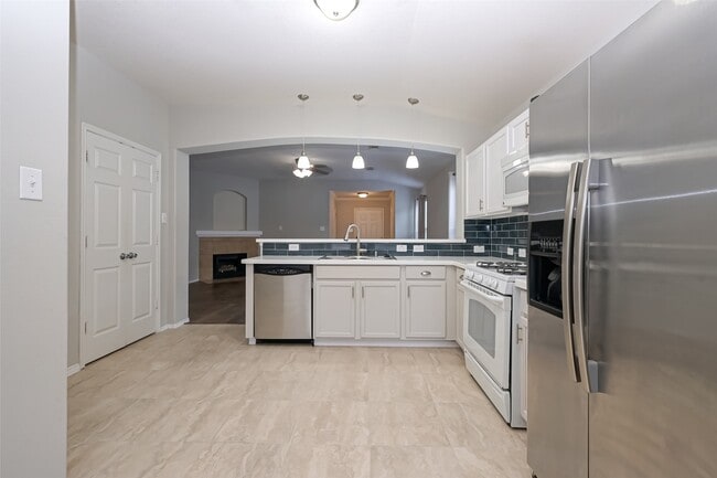 Building Photo - 26611 Marble Falls Bend