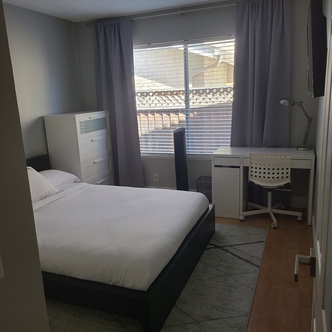 Building Photo - 460 Century Cross Ct