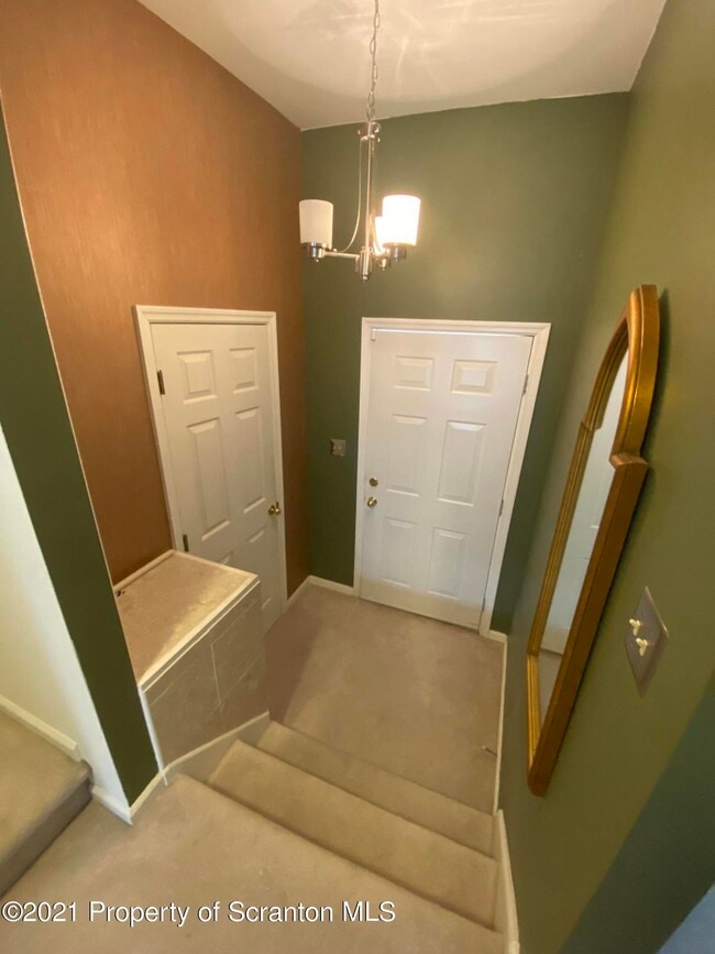 Building Photo - 32 Briarwood Way