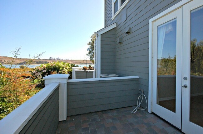 Building Photo - Amazing Location Home in Carlsbad with Lag...