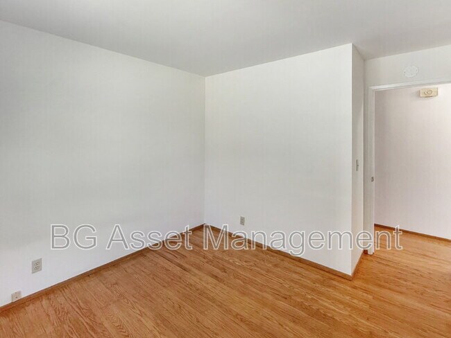 Building Photo - 2672 Doidge Ave