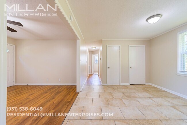 Building Photo - Open-Concept 3BR Home Near Fort Campbell