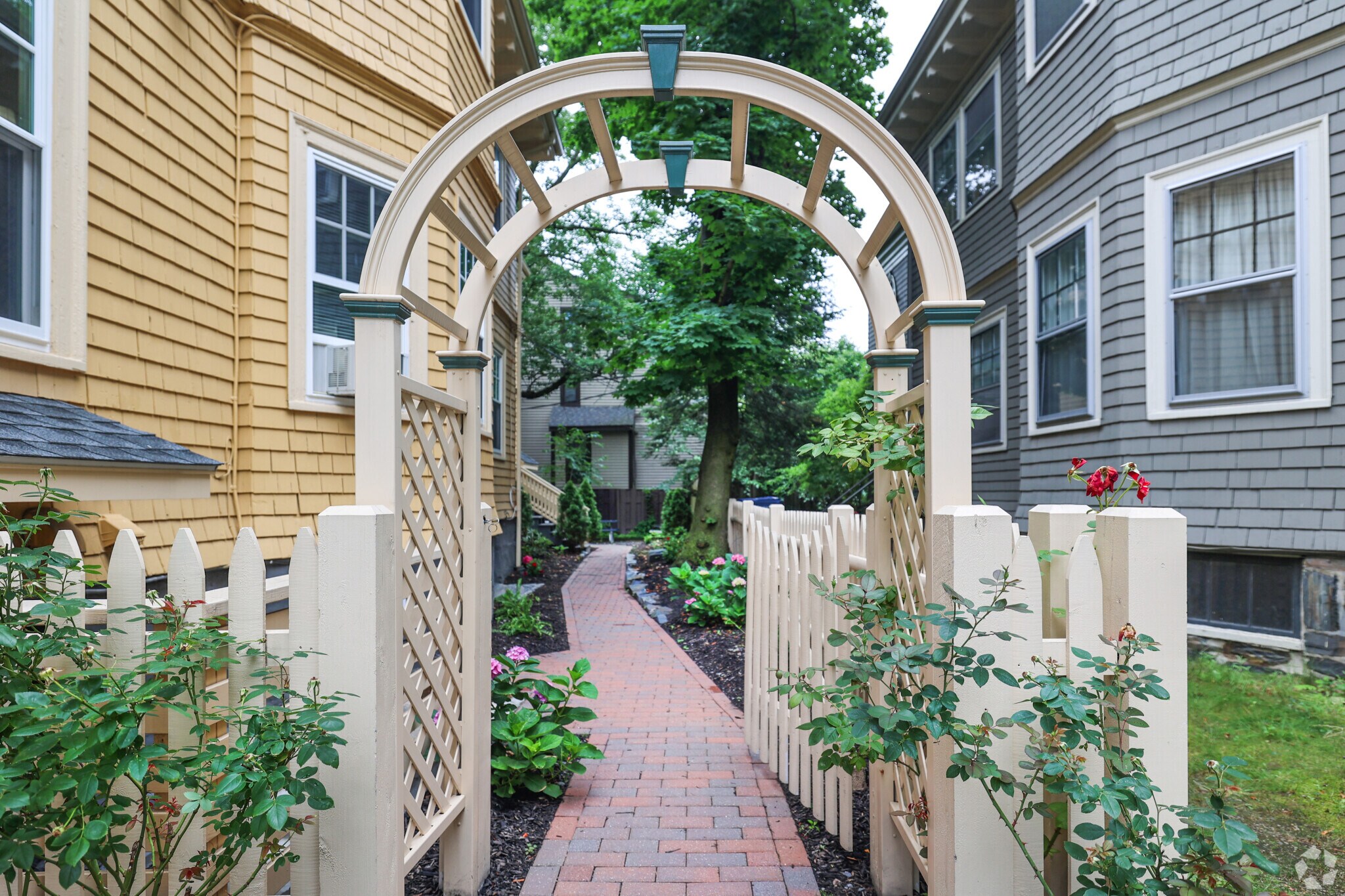 Building Photo - 50 Irving St