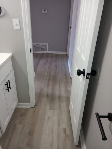 Building Photo - 215 Snead Dr