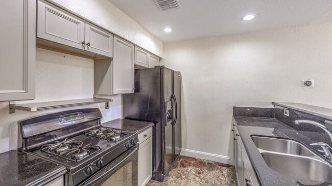 Building Photo - 1425 Bow Creek Ct