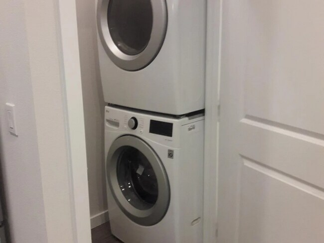 Building Photo - 2 bed/1 bath in Southeast Redmond