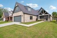 Building Photo - Spacious Home Minutes from Aspen Creek Elementary & Elam Park!