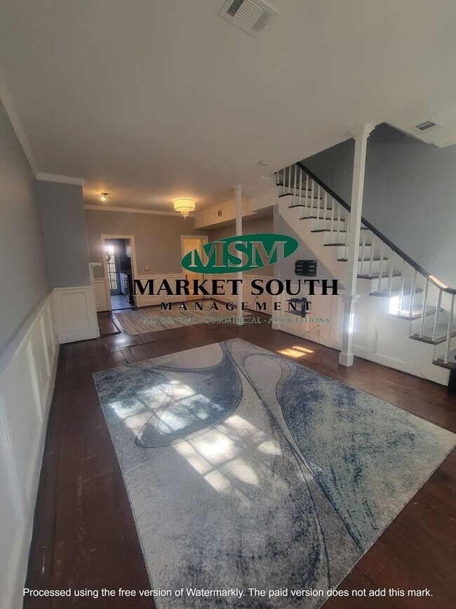 Building Photo - *REDUCED!* BEAUTIFUL JONES STREET APARTMENT