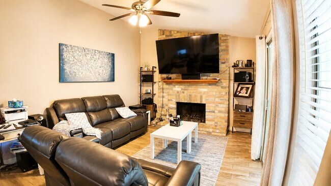 Building Photo - 20434 Blue Juniper Dr
