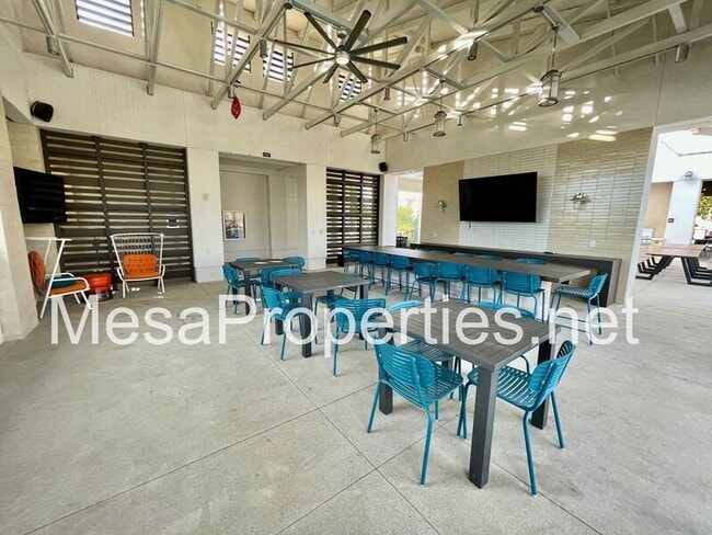 Building Photo - 3647 E Bright Paseo