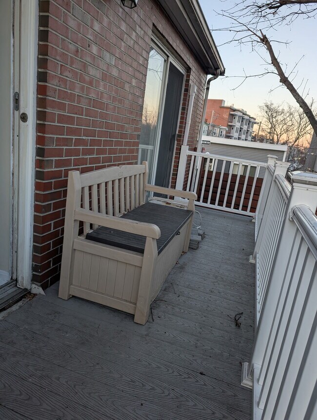 Building Photo - 159 Maverick St