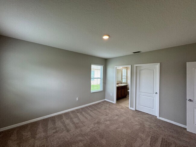 Building Photo - Beautiful 4 BR / 2 BA Home in Winter Haven!