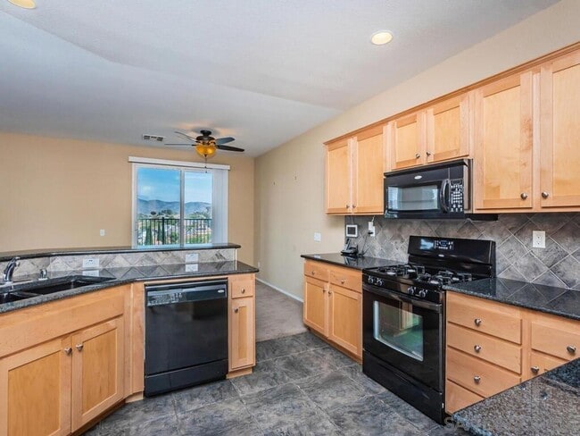 Building Photo - 425 S Meadowbrook Dr