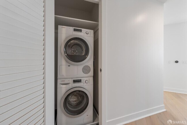 Building Photo - 201 Folsom St