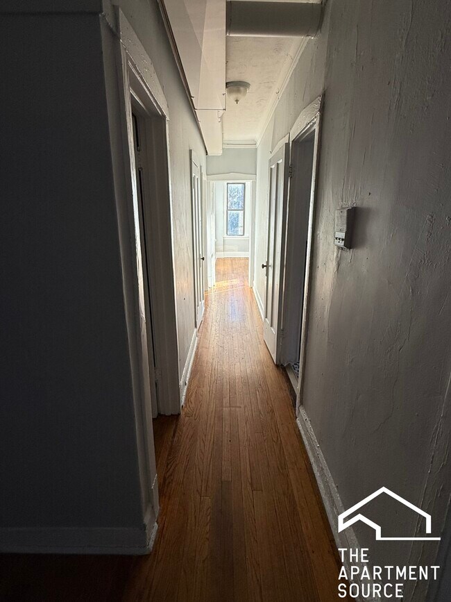 Building Photo - 1030 E Hyde Park Blvd