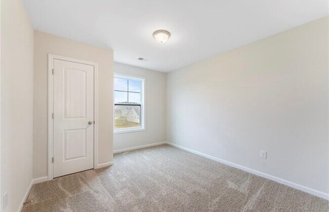 Building Photo - 105 Weaver Way