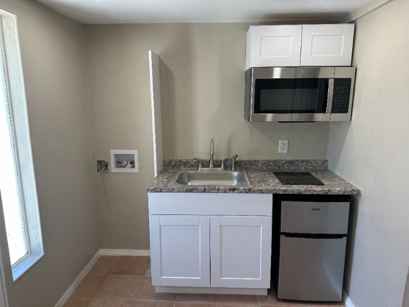 Building Photo - 180 S Glenwood St