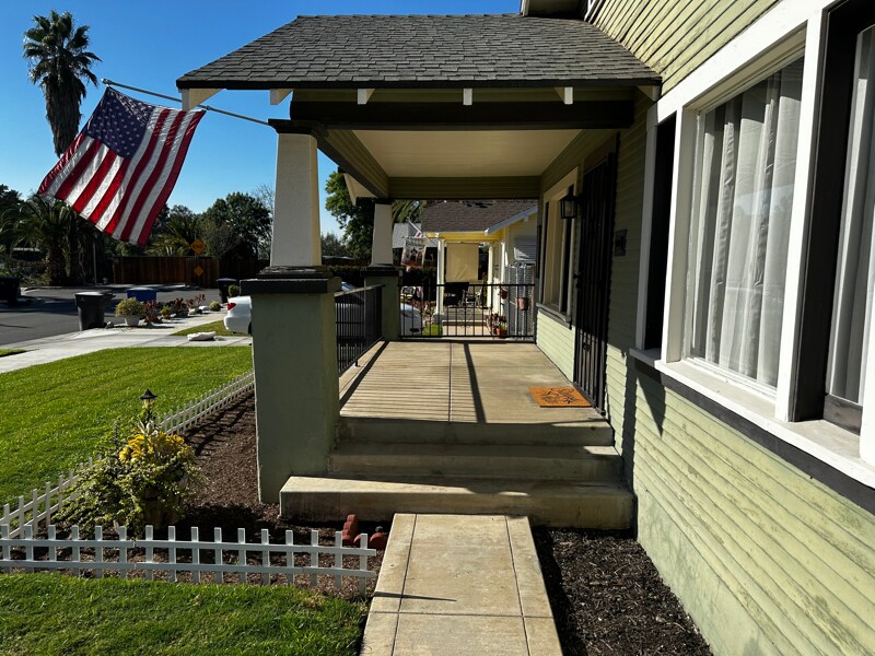 Building Photo - 4475 Larchwood Pl