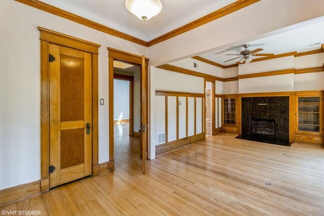 Building Photo - 836 E 52nd St