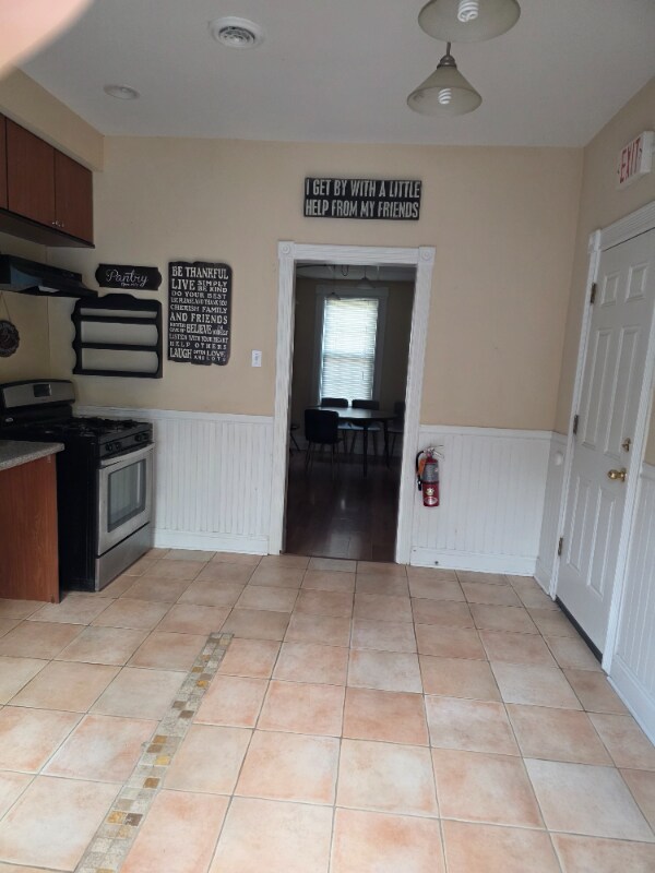 Building Photo - 24 Main St