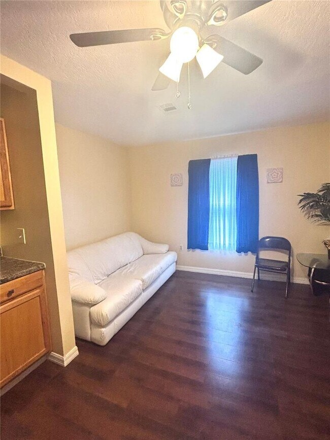 Building Photo - Charming 1-Bedroom Rental- – All Utilities Included!