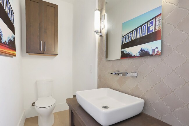 Building Photo - 2507 McDuffie St