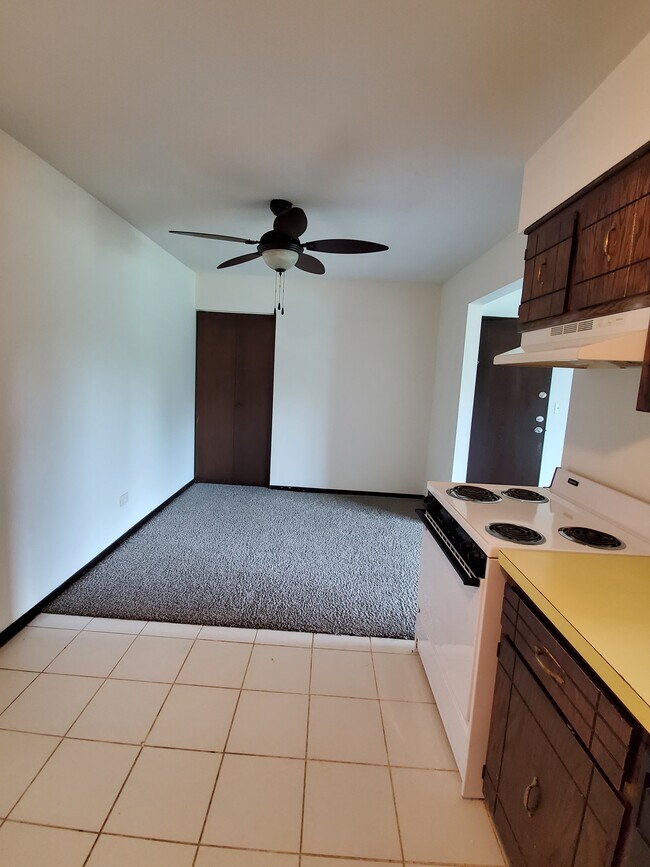 Plenty of room for your beautiful table - 1023 Shagbark Ct