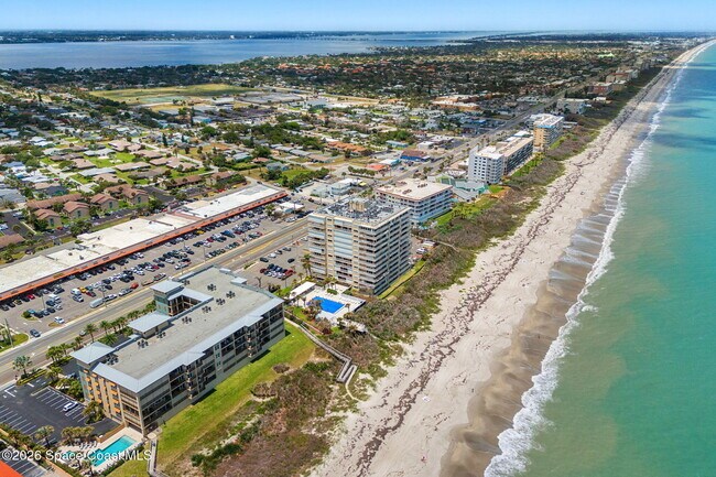 Building Photo - 877 N Hwy A1A