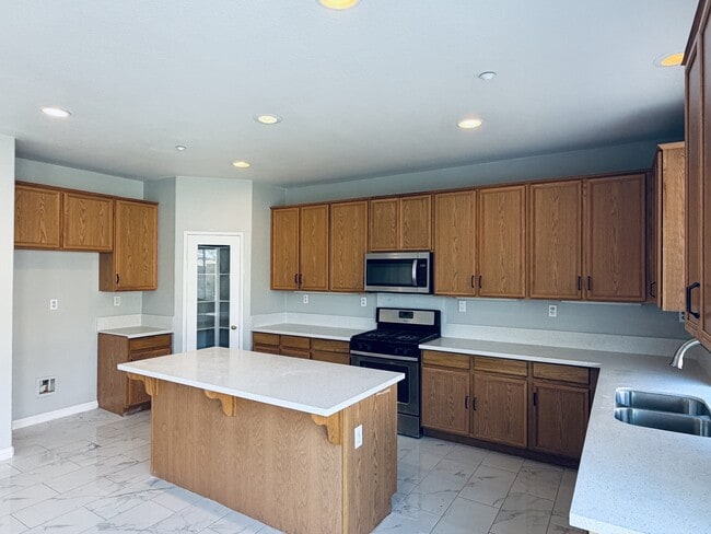 Building Photo - 7575 Lime Ave