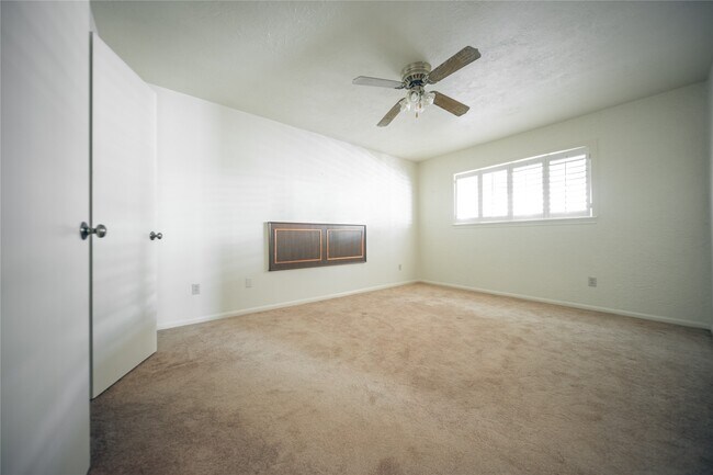 Building Photo - 13927 Lynnwood Ln