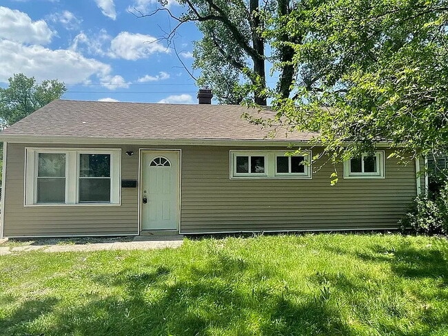 Primary Photo - Beautiful three-bed property in Gary