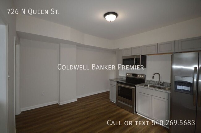 Building Photo - 726 N Queen St