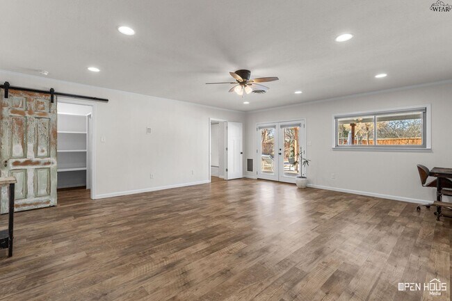 Building Photo - 3512 Juniper Ln