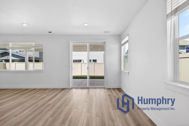 Building Photo - Beautiful home minutes from Costco