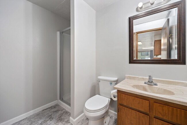 Building Photo - 3 bed, 2 bath