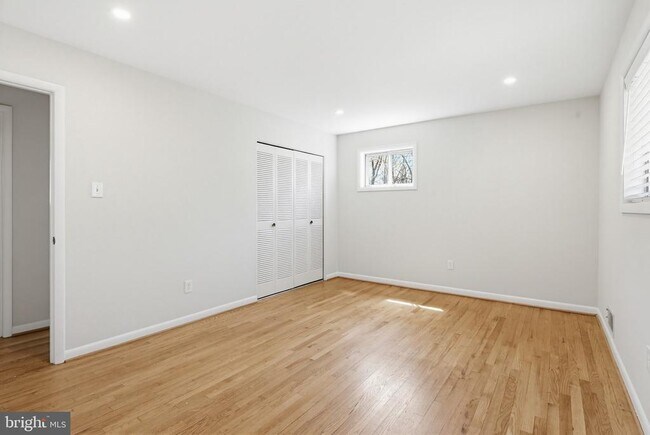 Building Photo - 9717 Hedin Dr