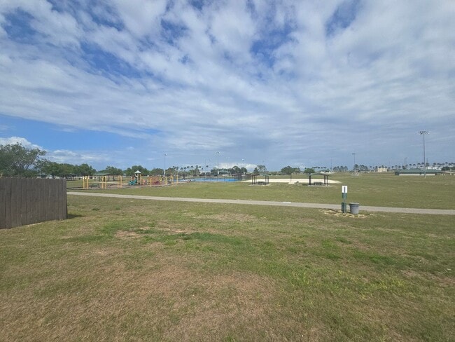 Building Photo - Remodeled 3 bed 2 bath home